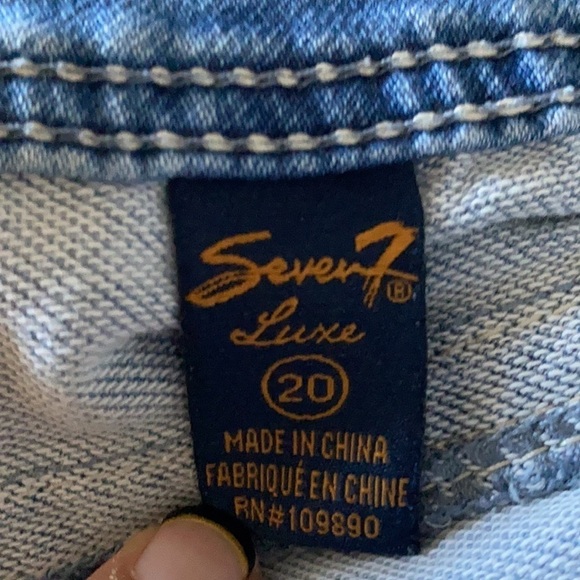 Seven7 Luxe Jean Capris - Picture 7 of 9